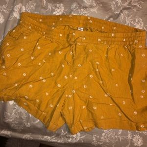 Mustard yellow stretchy shorts!